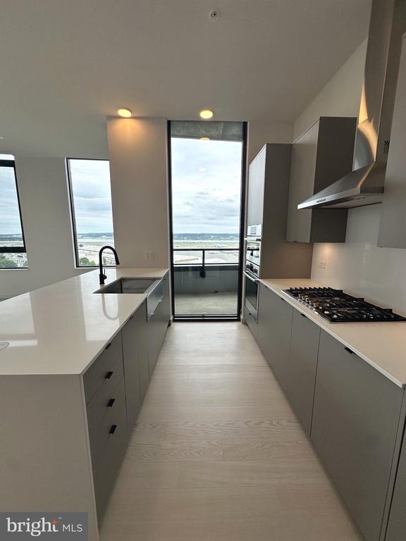 3030 POTOMAC AVENUE Unit: PH1