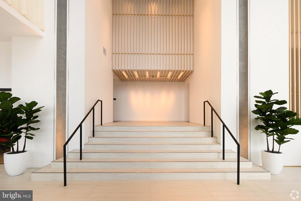 3030 POTOMAC AVENUE Unit: PH1