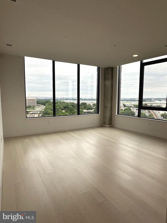 3030 POTOMAC AVENUE Unit: PH1