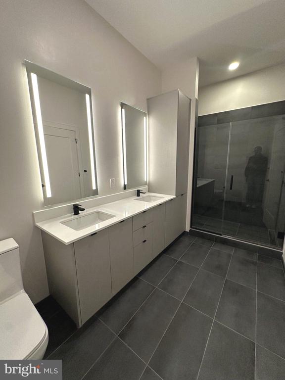 3030 POTOMAC AVENUE Unit: PH1