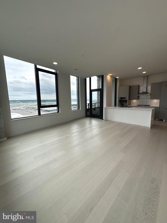 3030 POTOMAC AVENUE Unit: PH1
