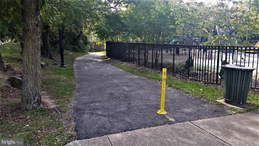 1400 N KENILWORTH STREET Unit: 4
