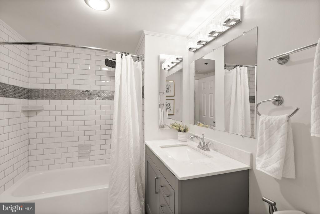 1045 N UTAH STREET Unit: 2-106