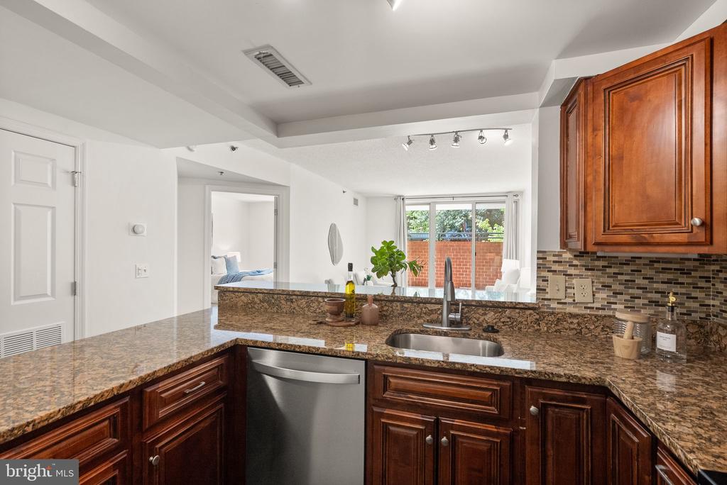 1045 N UTAH STREET Unit: 2-106