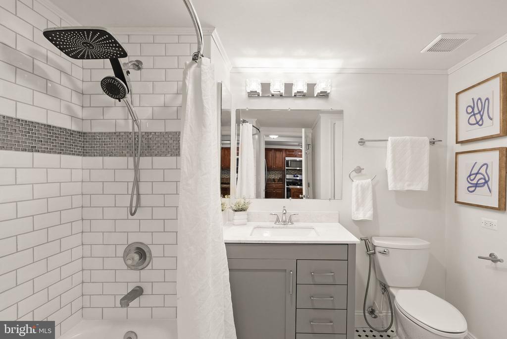 1045 N UTAH STREET Unit: 2-106