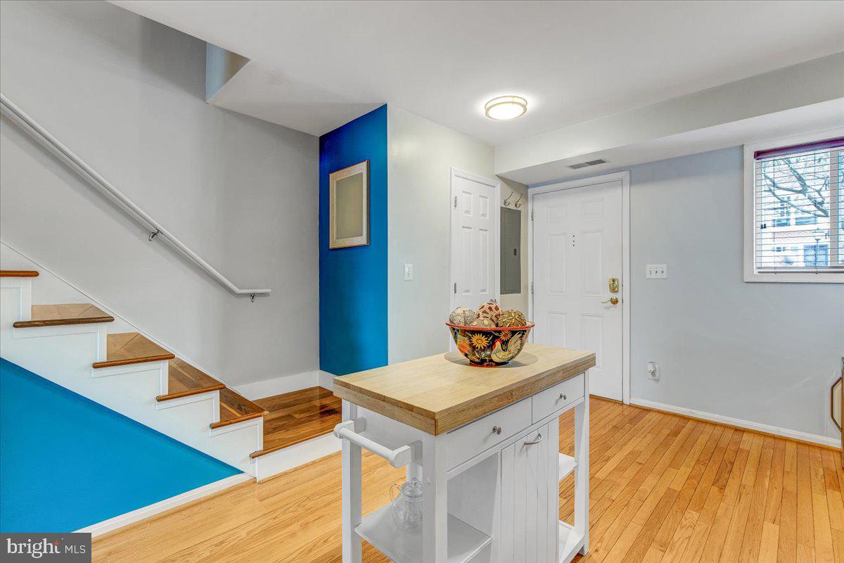 1433 N VAN DORN STREET Unit: A