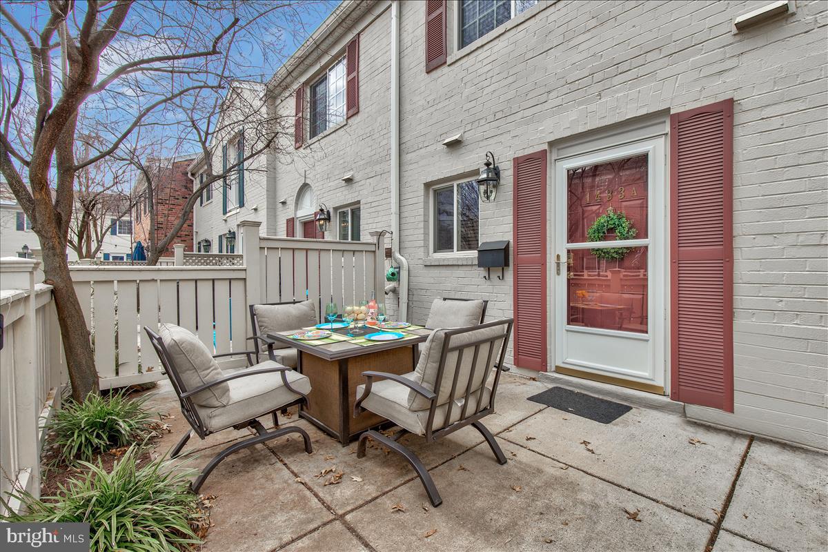 1433 N VAN DORN STREET Unit: A
