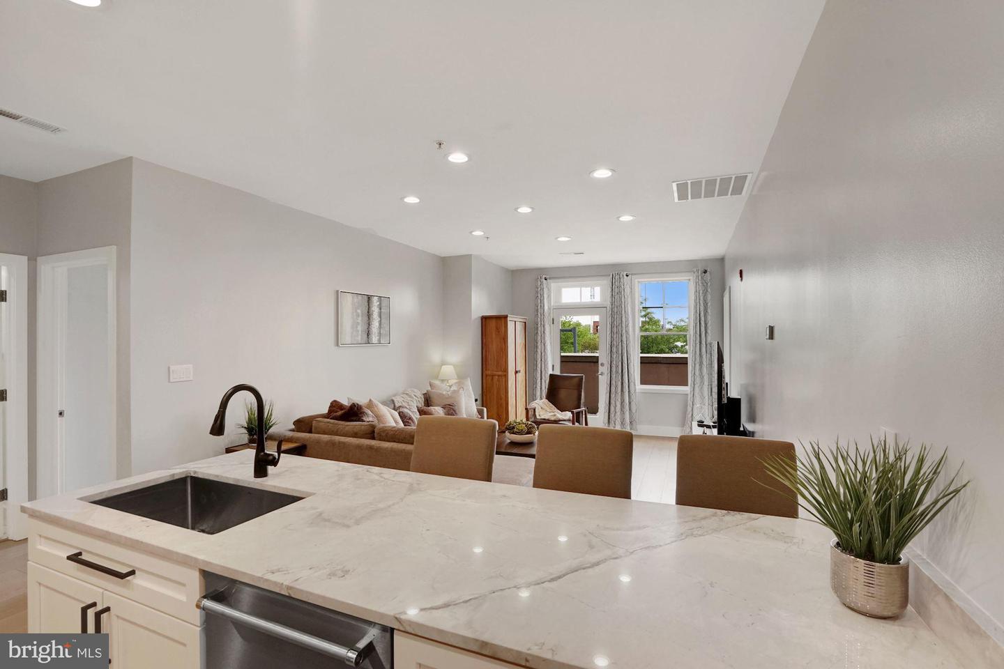 181 E REED AVE Unit: 212