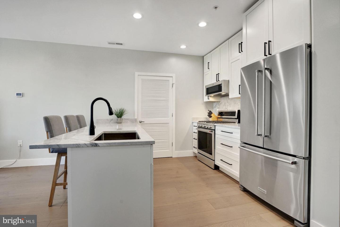 181 E REED AVE Unit: 212