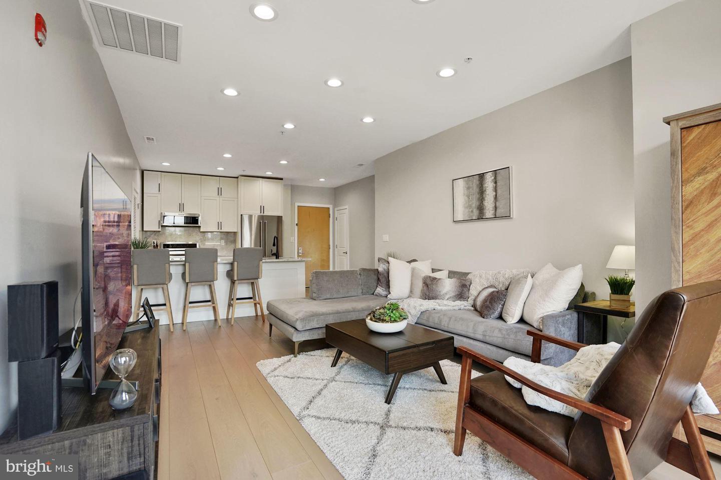 181 E REED AVE Unit: 212