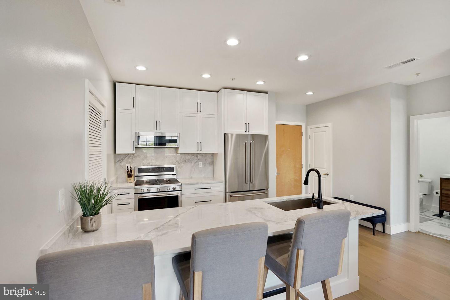 181 E REED AVE Unit: 212