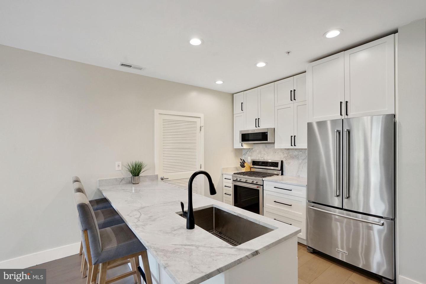 181 E REED AVE Unit: 212