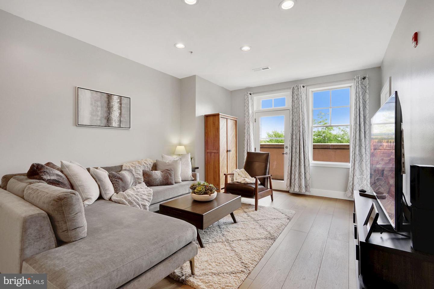 181 E REED AVE Unit: 212