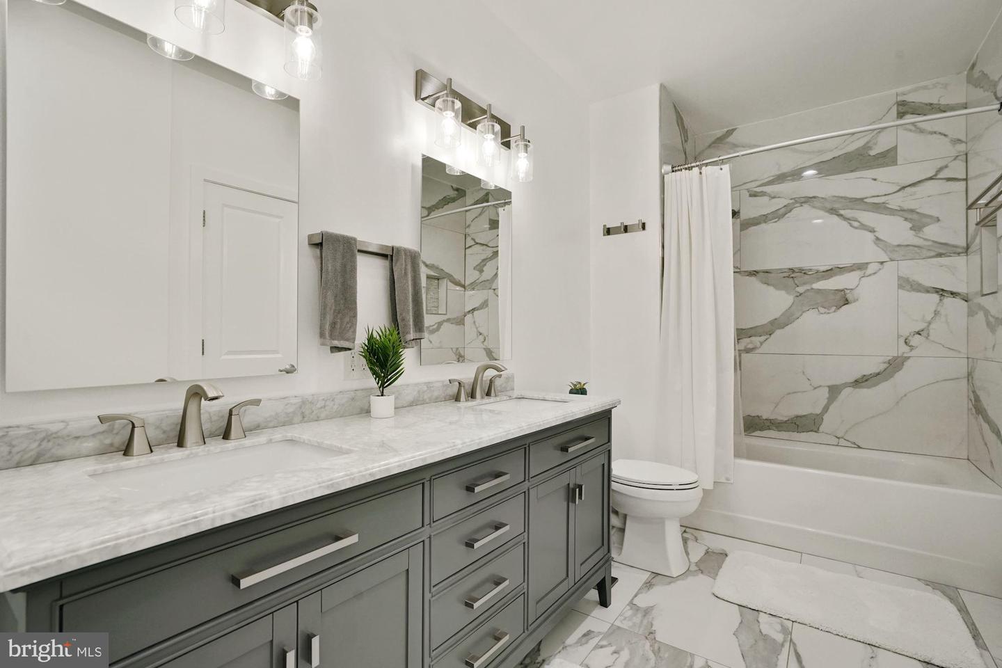 181 E REED AVE Unit: 212