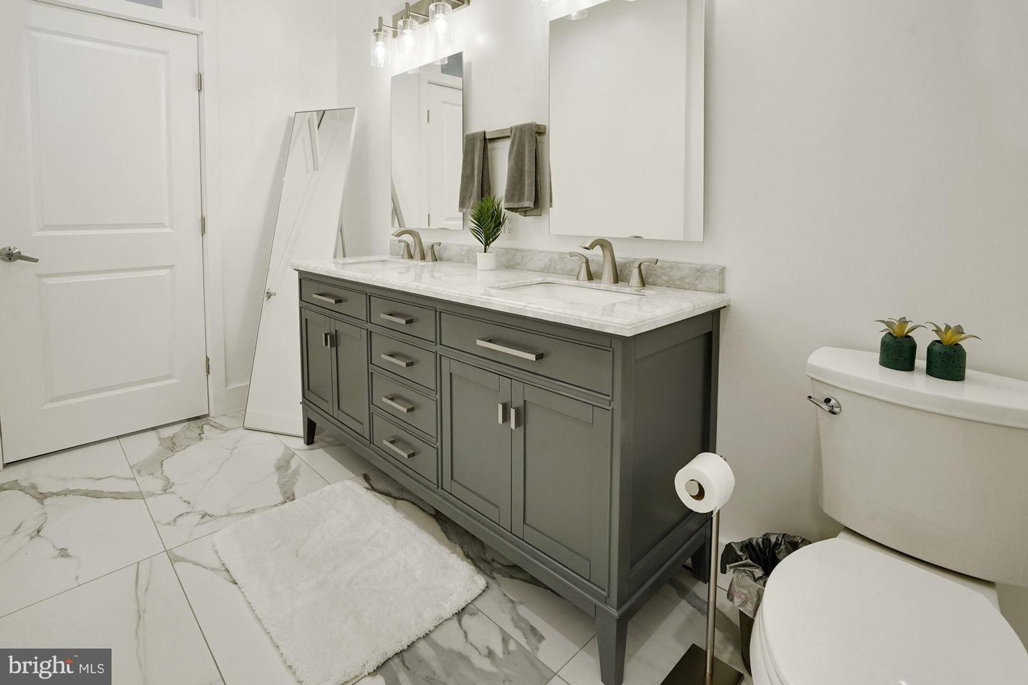 181 E REED AVE Unit: 212
