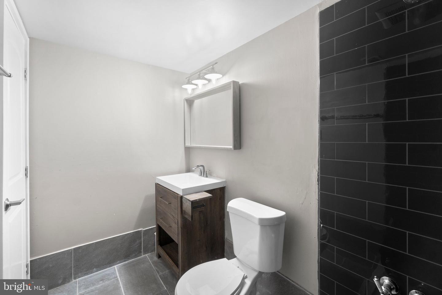 487 N ARMISTEAD STREET Unit: 301