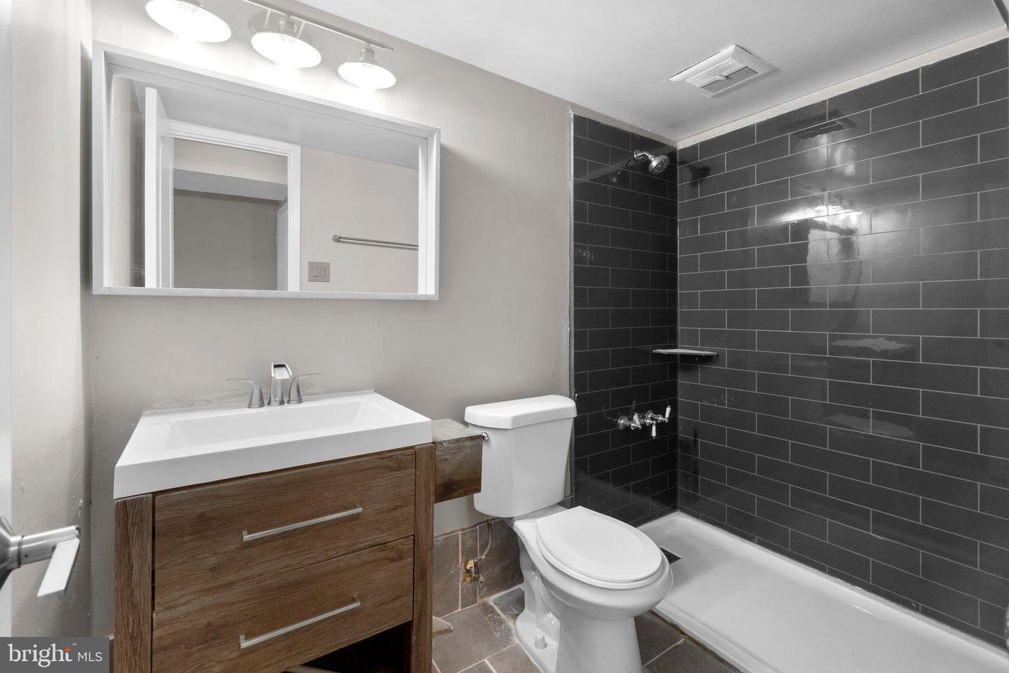 487 N ARMISTEAD STREET Unit: 301