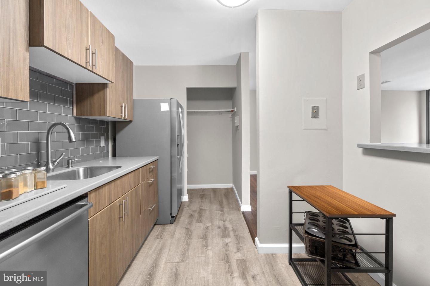 487 N ARMISTEAD STREET Unit: 301