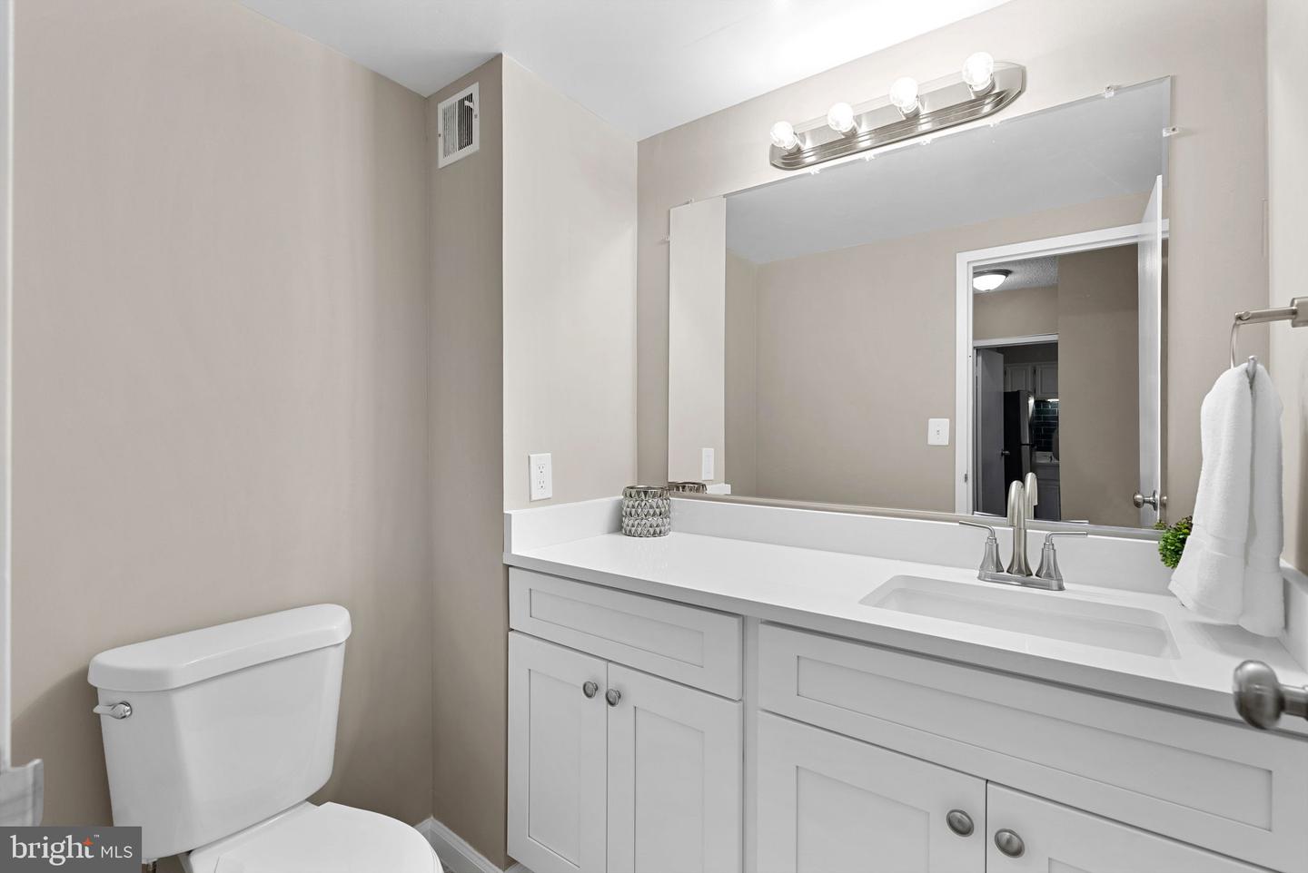 5500 HOLMES RUN PARKWAY Unit: 1212