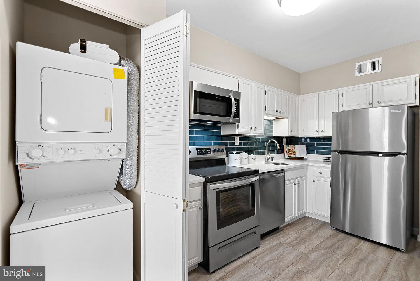 5500 HOLMES RUN PARKWAY Unit: 1212