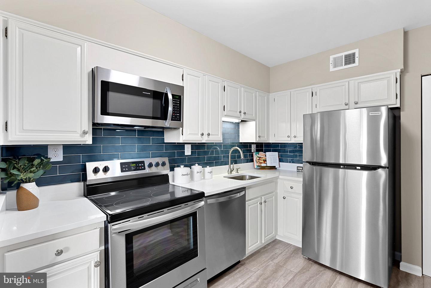 5500 HOLMES RUN PARKWAY Unit: 1212