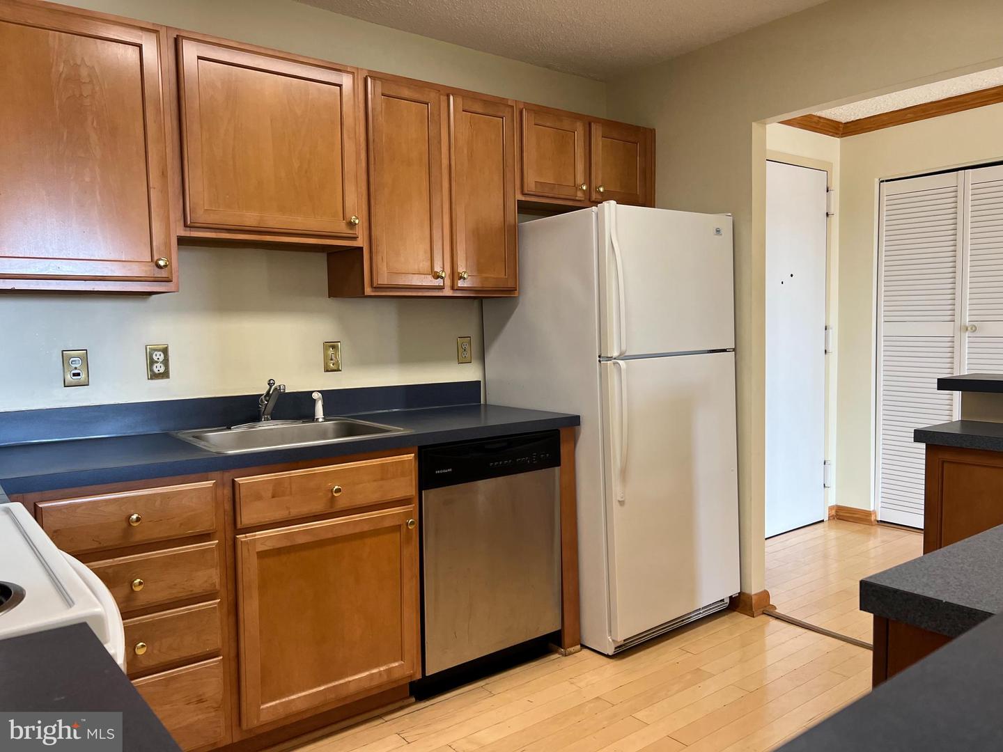 200 N PICKETT STREET N Unit: 1413