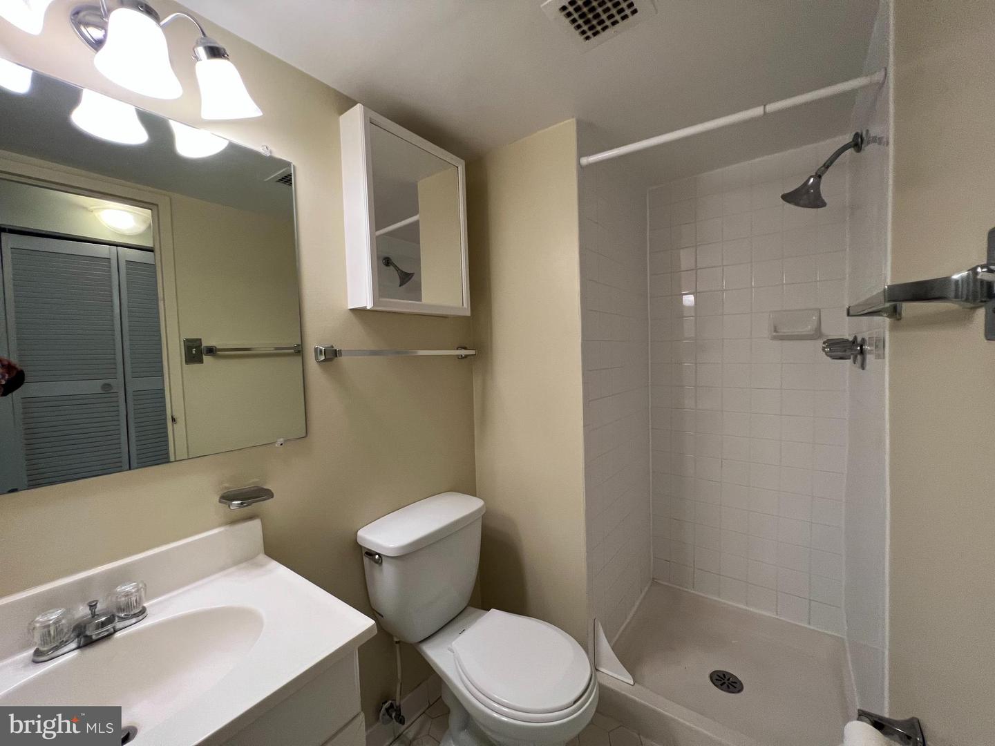200 N PICKETT STREET N Unit: 1413