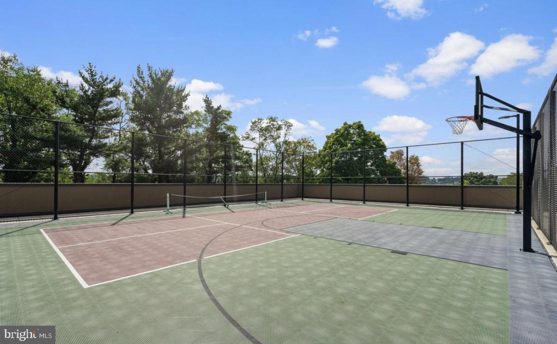 250 S Reynolds STREET Unit: 907