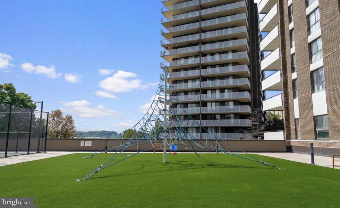 250 S Reynolds STREET Unit: 907