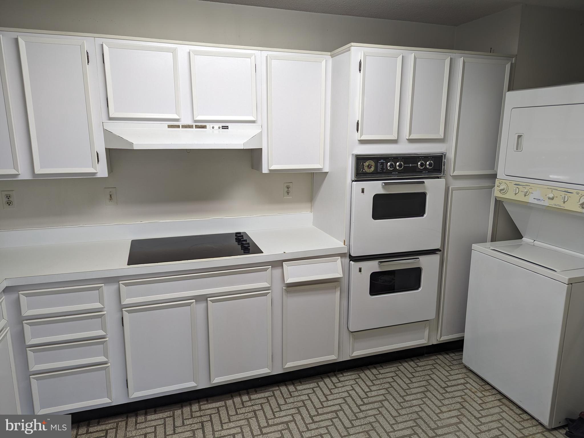307 Yoakum Pkwy #1715