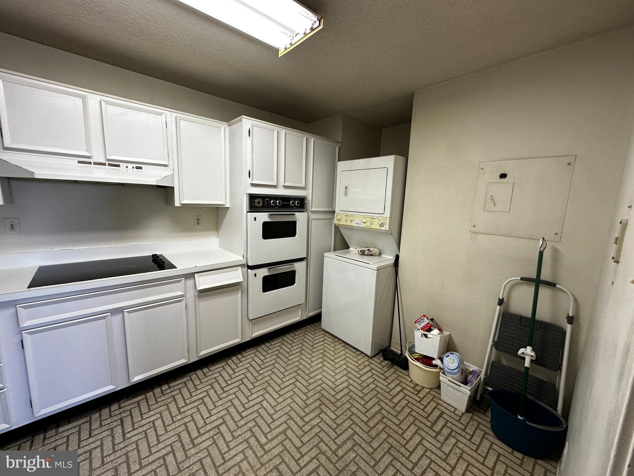 307 Yoakum Pkwy #1715