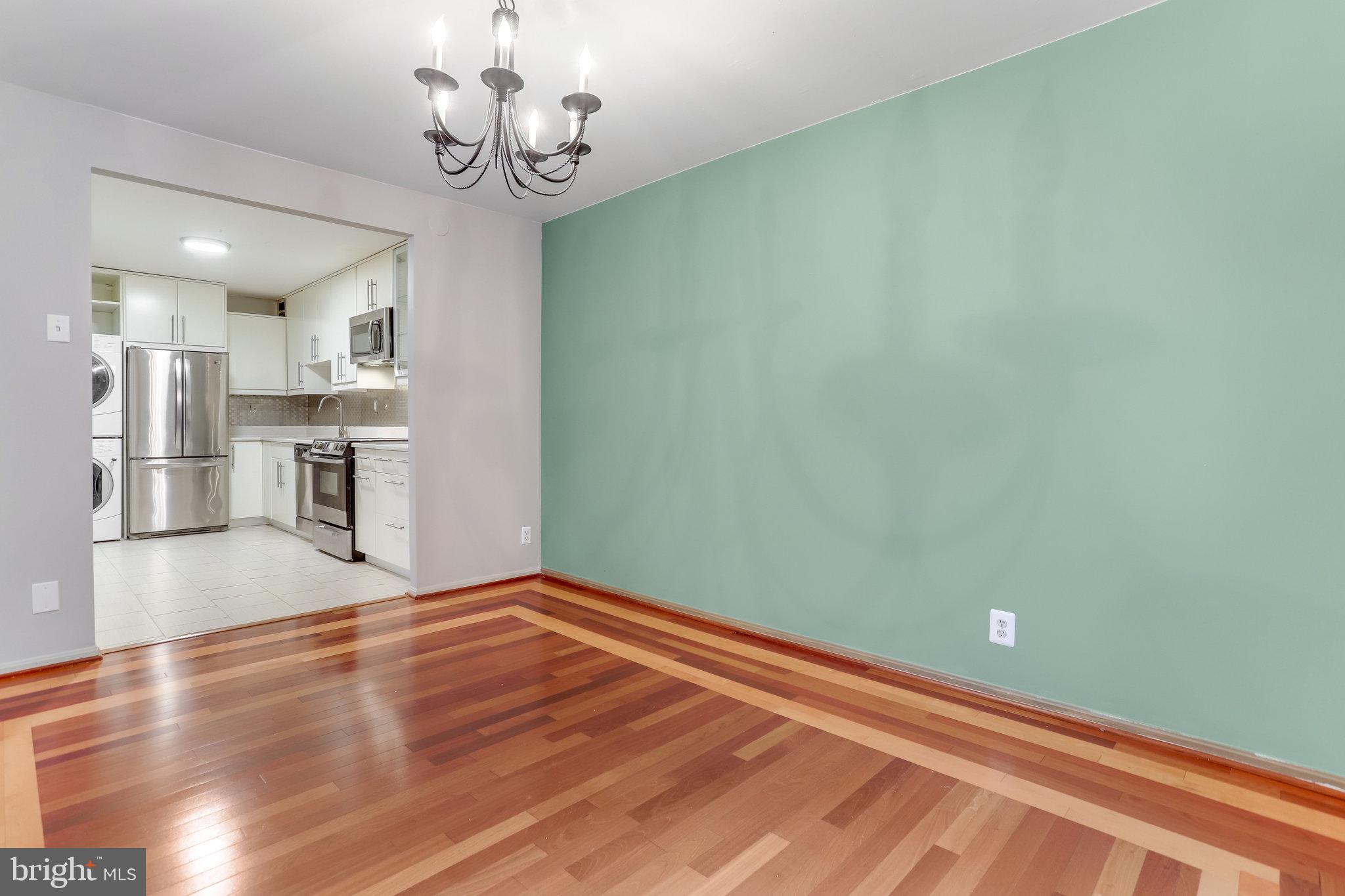 203 Yoakum Pkwy #209