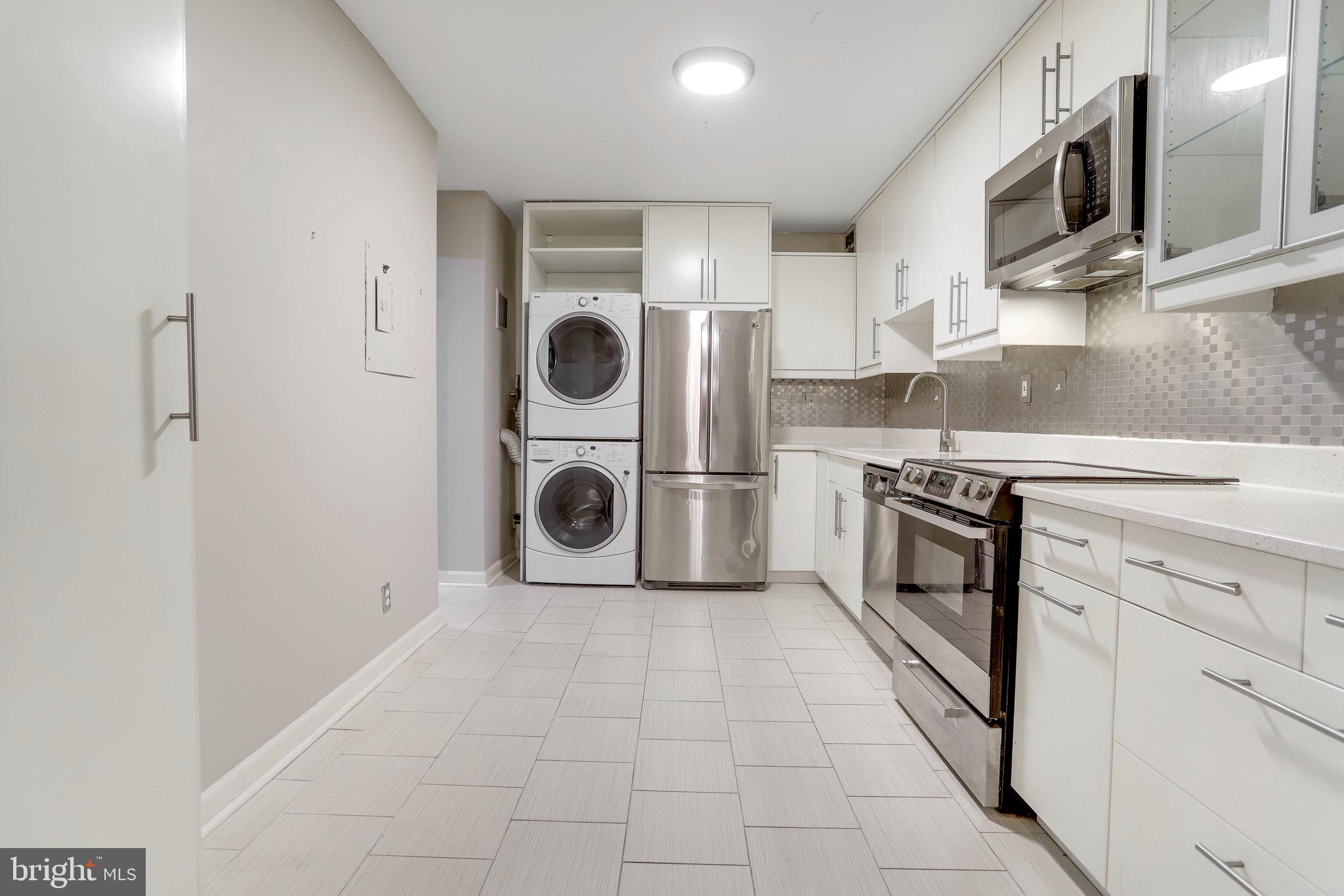203 Yoakum Pkwy #209