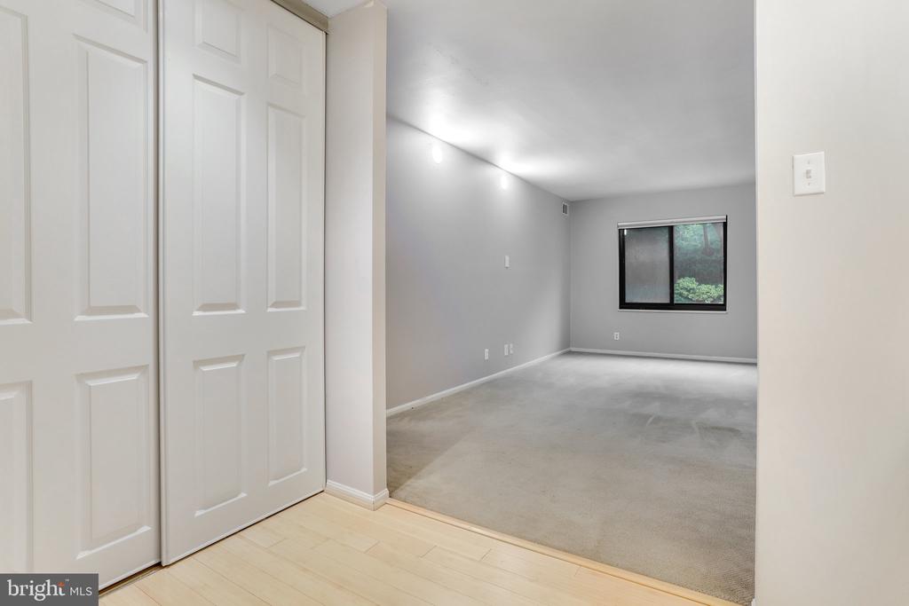 203 Yoakum Pkwy #209