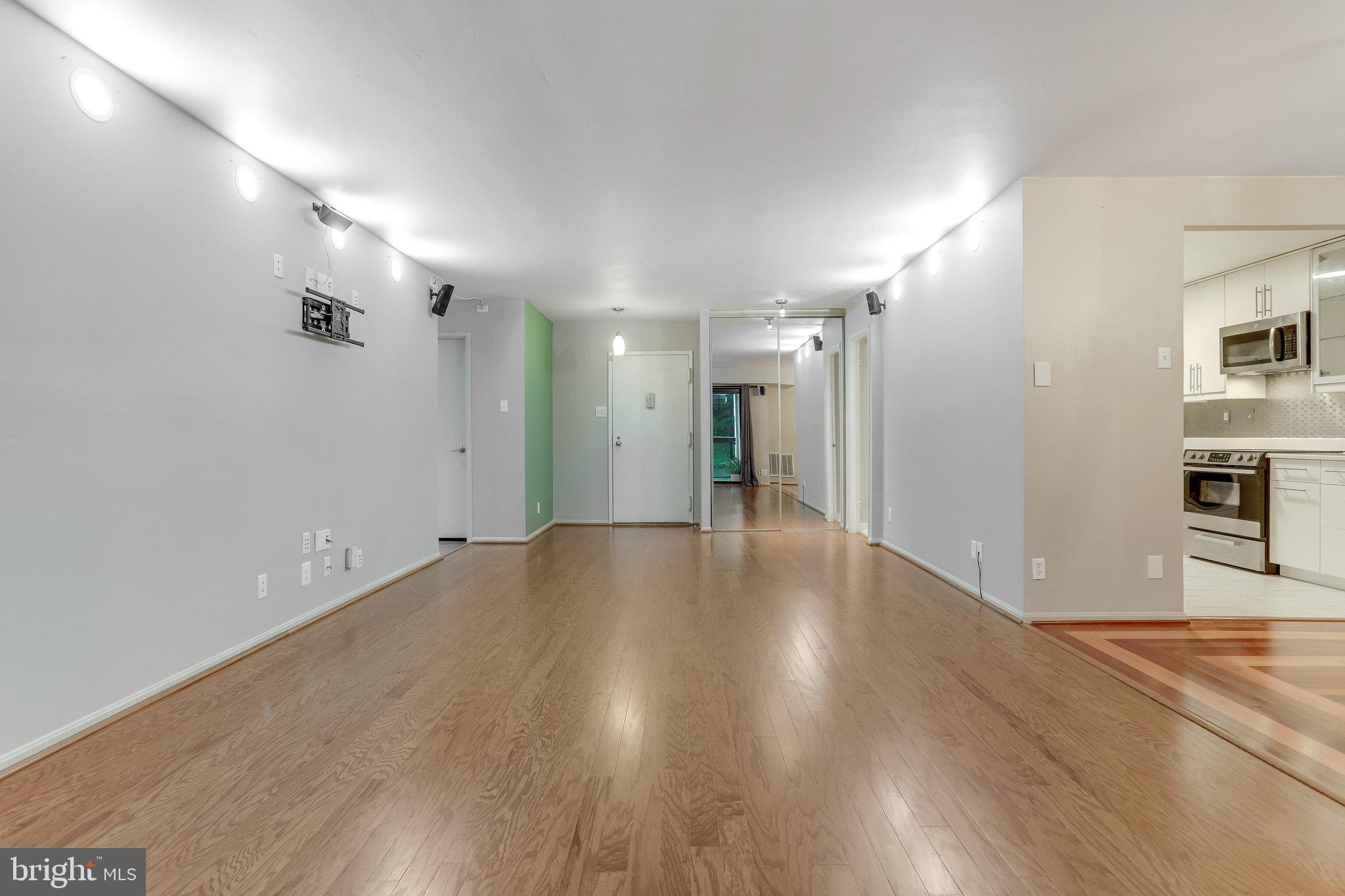 203 Yoakum Pkwy #209