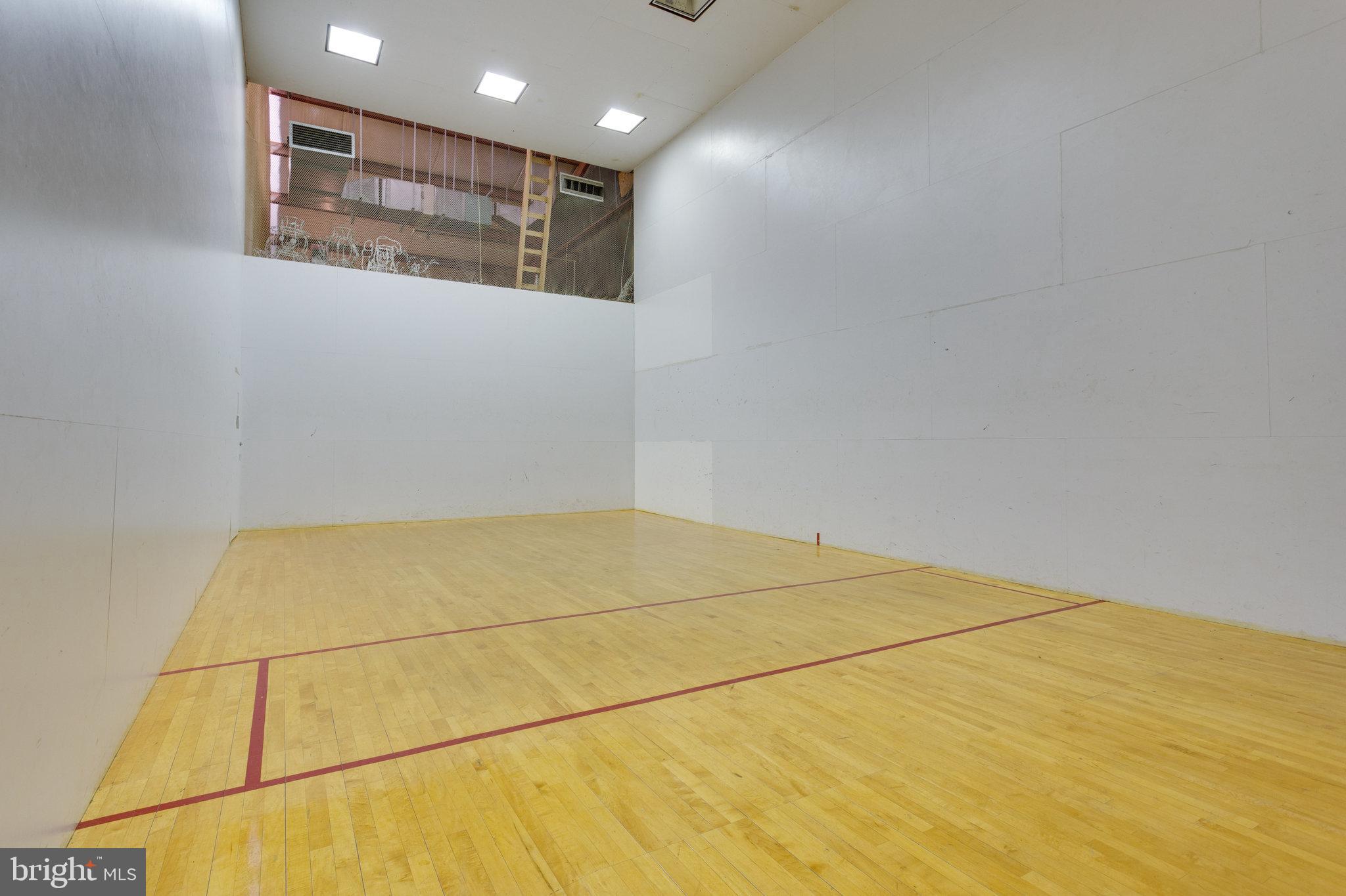 203 Yoakum Pkwy #209