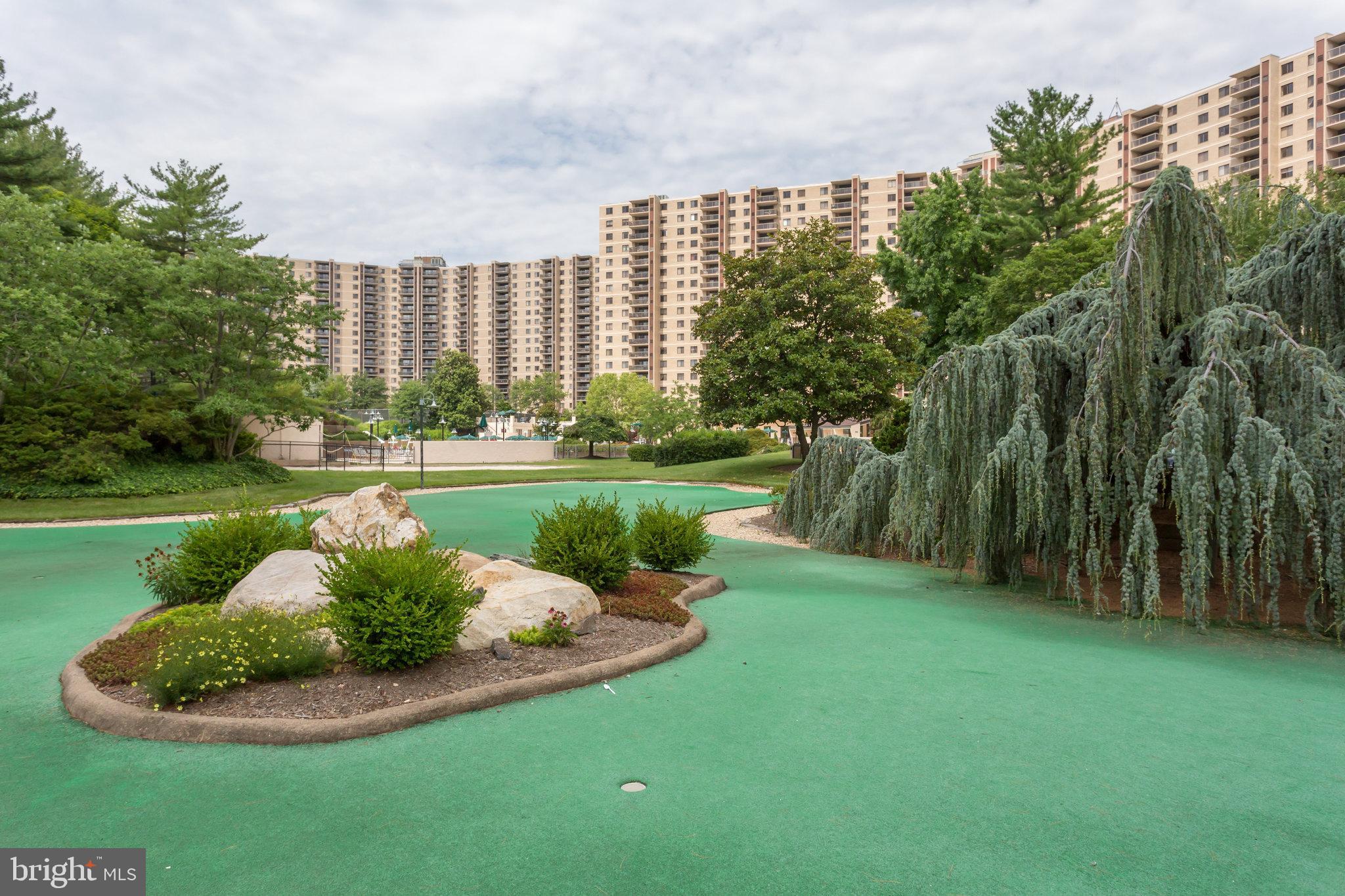 203 Yoakum Pkwy #209
