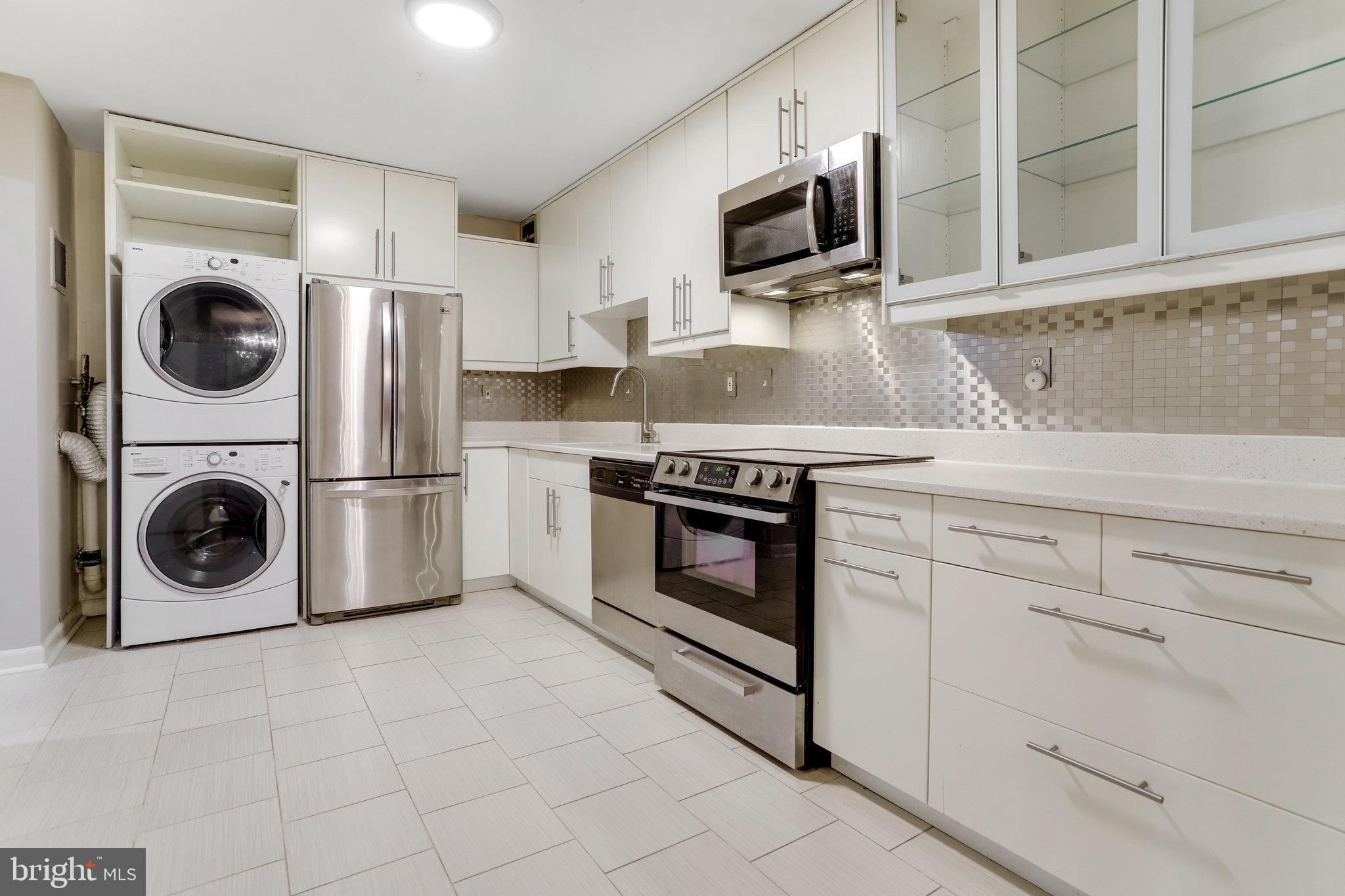203 Yoakum Pkwy #209