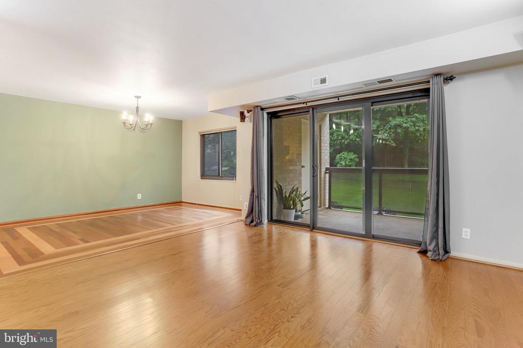 203 Yoakum Pkwy #209