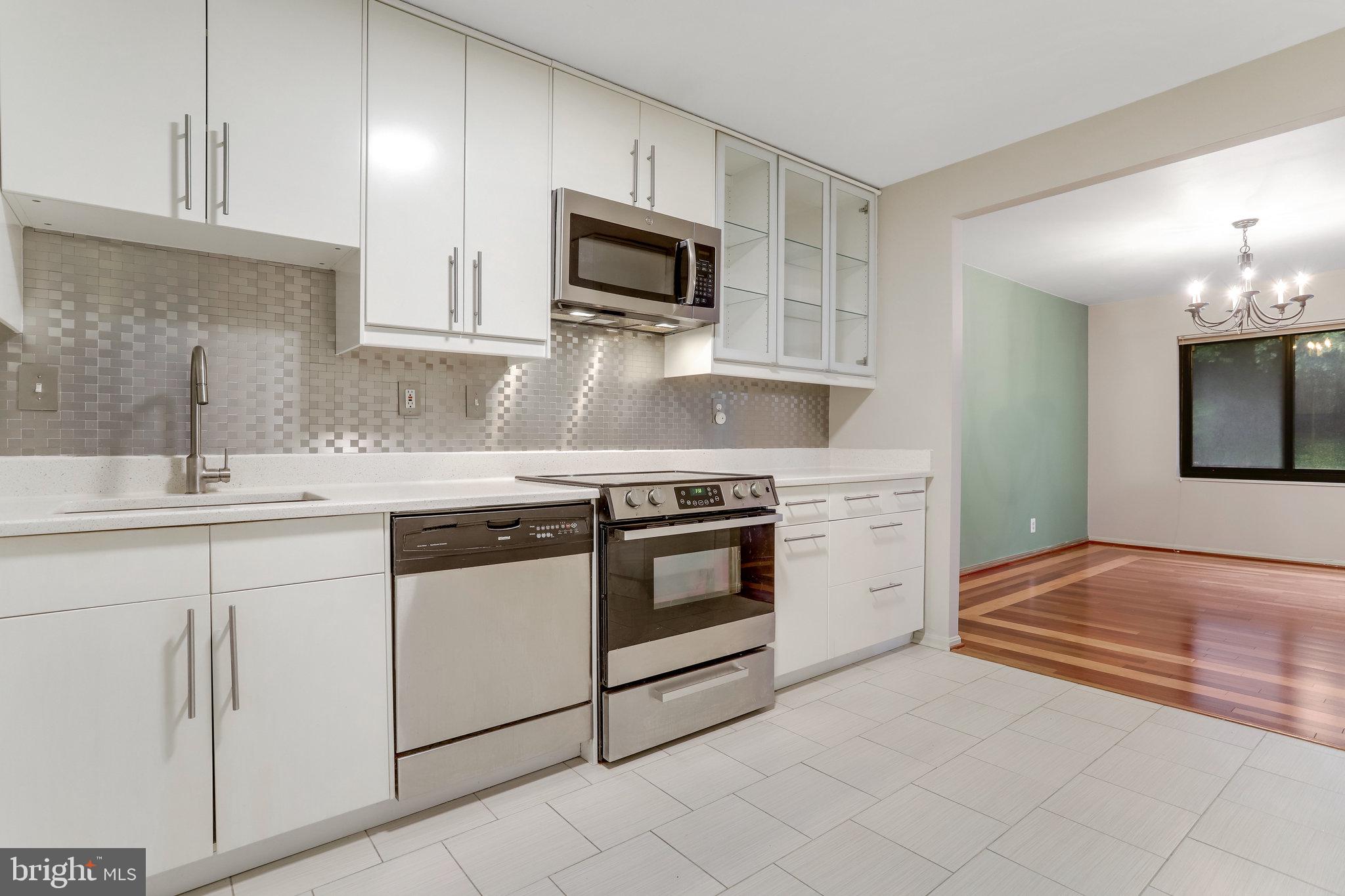 203 Yoakum Pkwy #209