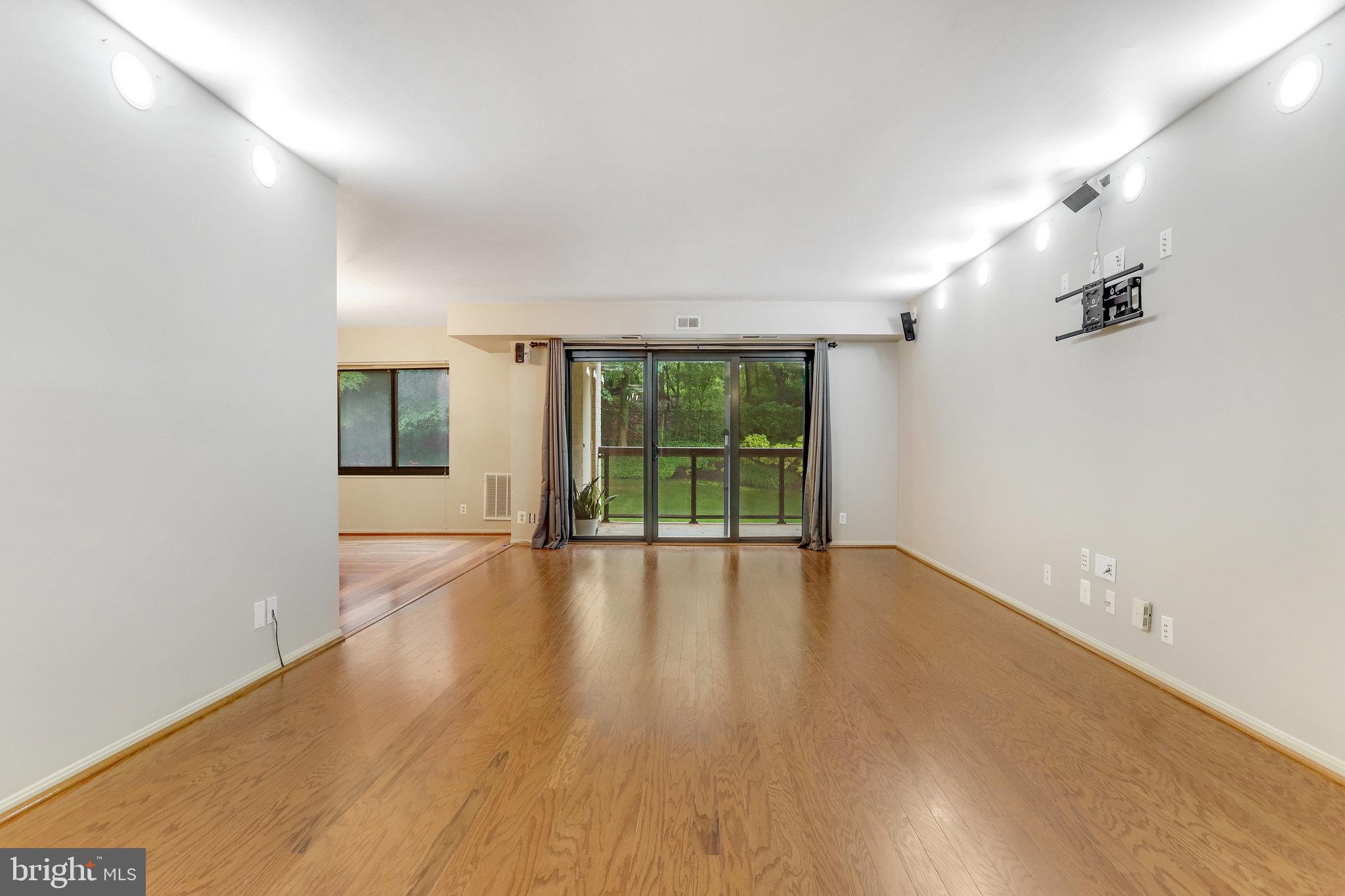203 Yoakum Pkwy #209