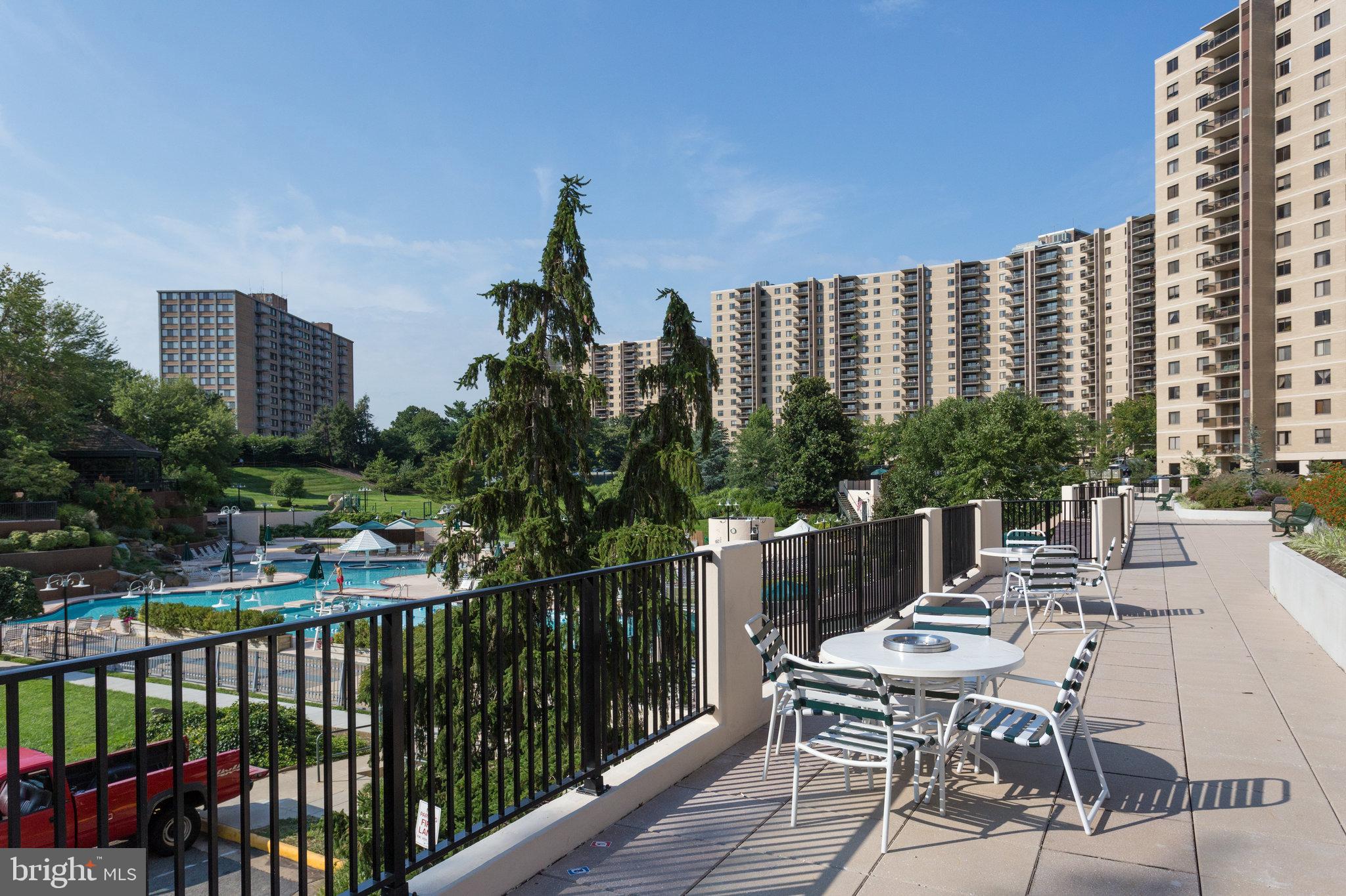 203 Yoakum Pkwy #209
