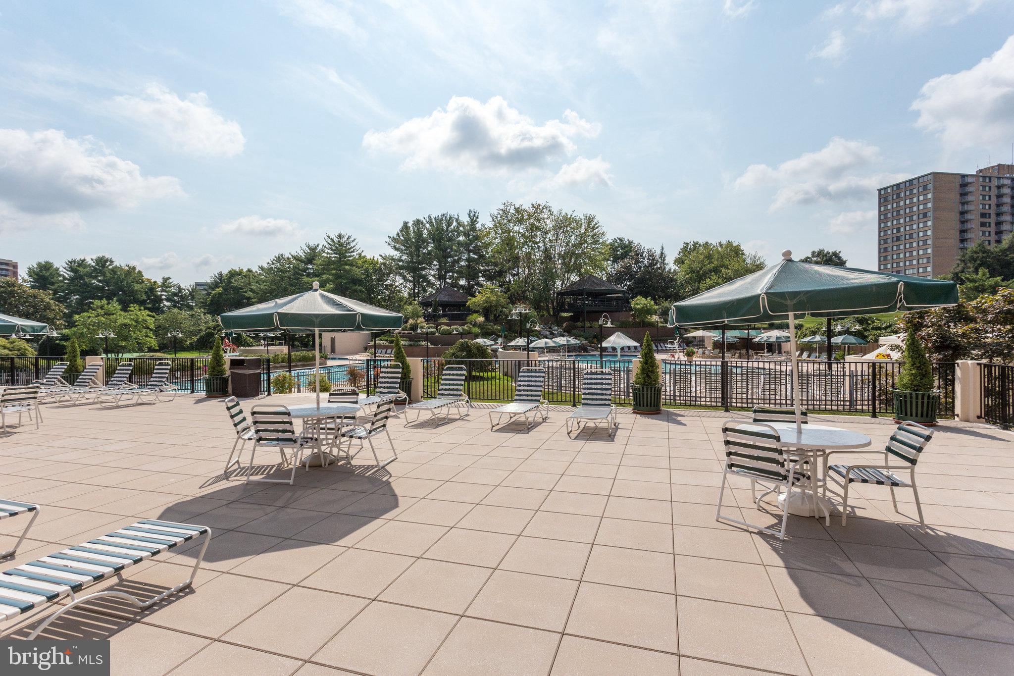 203 Yoakum Pkwy #209