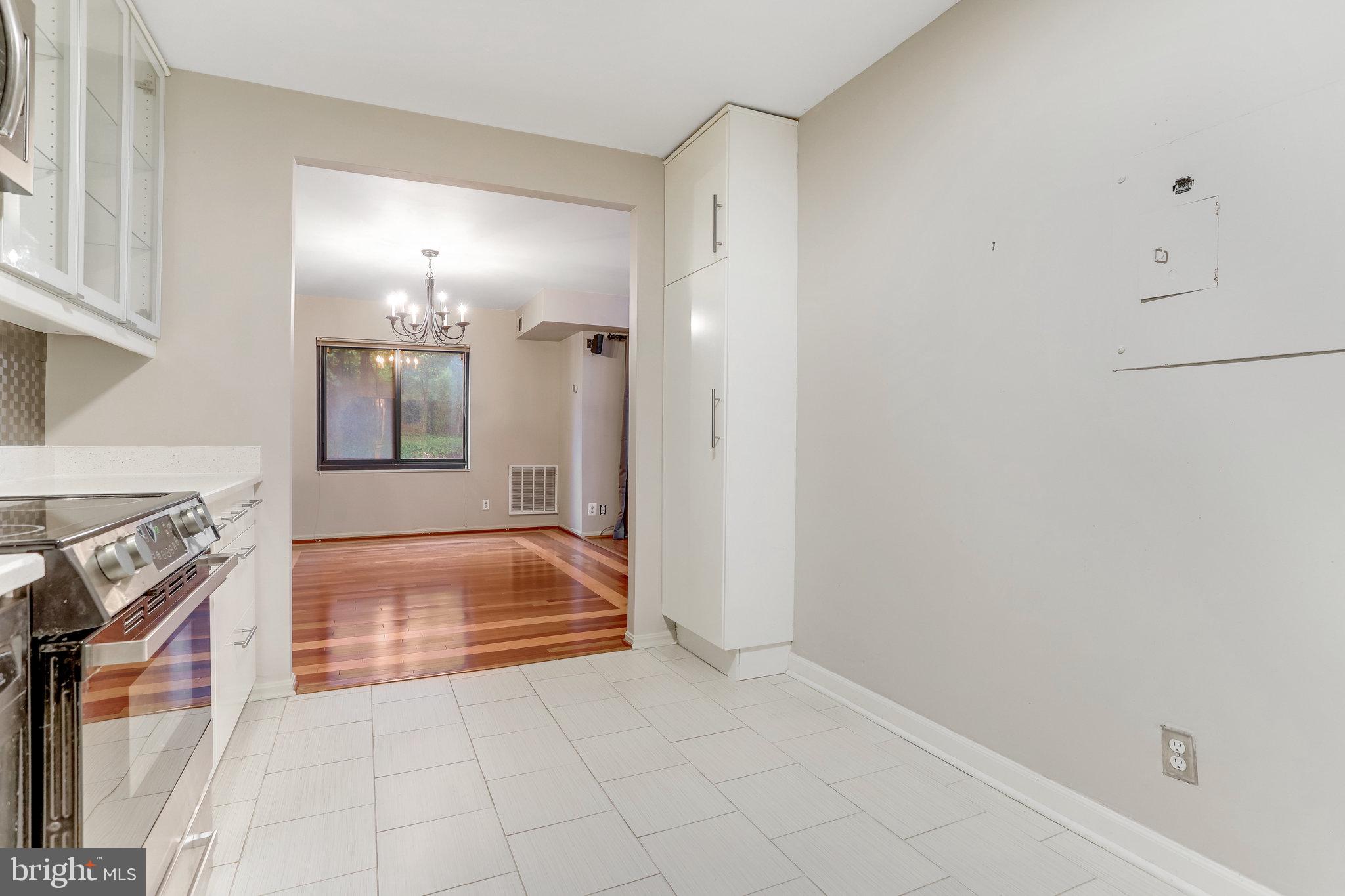 203 Yoakum Pkwy #209