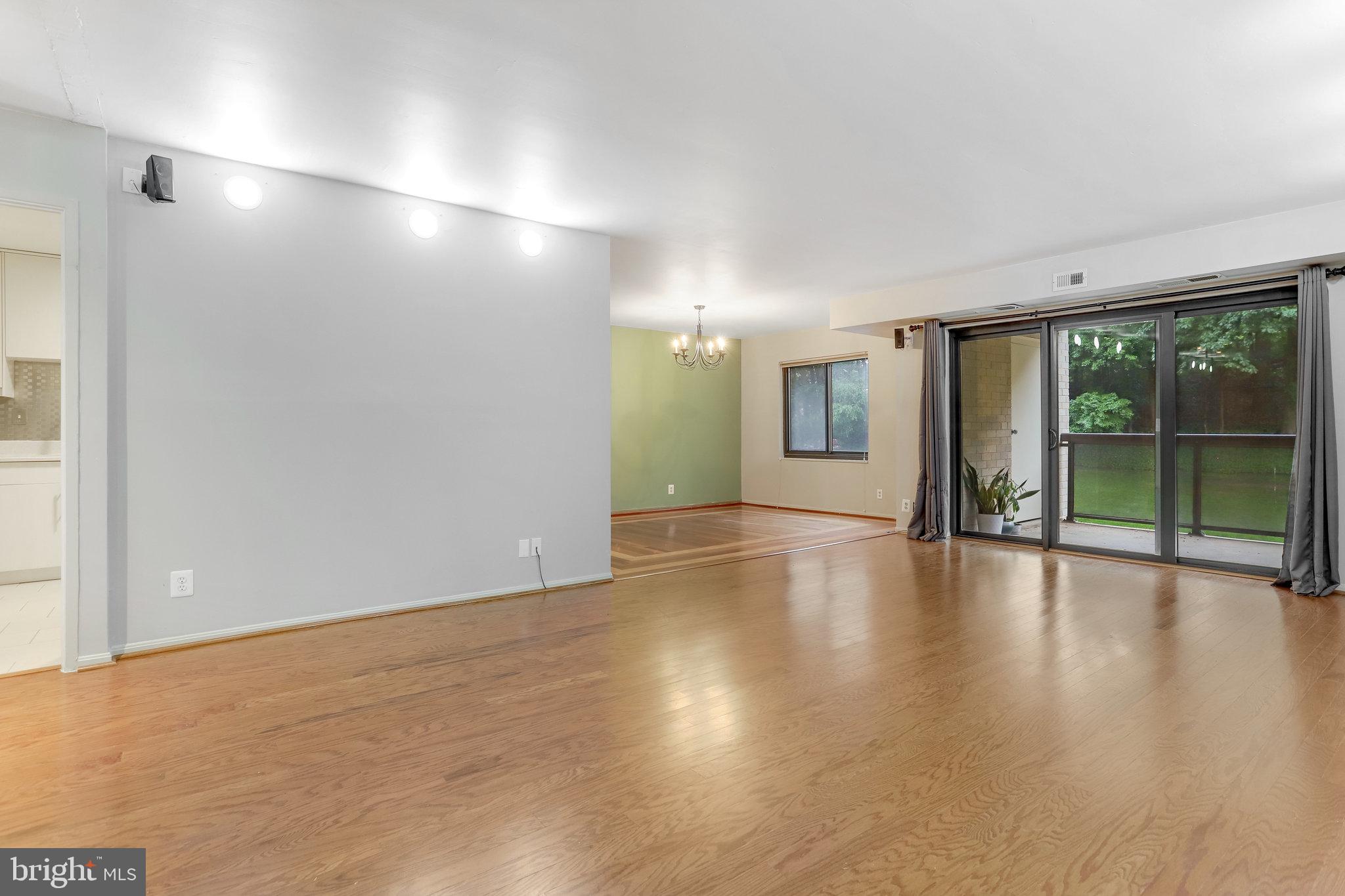 203 Yoakum Pkwy #209