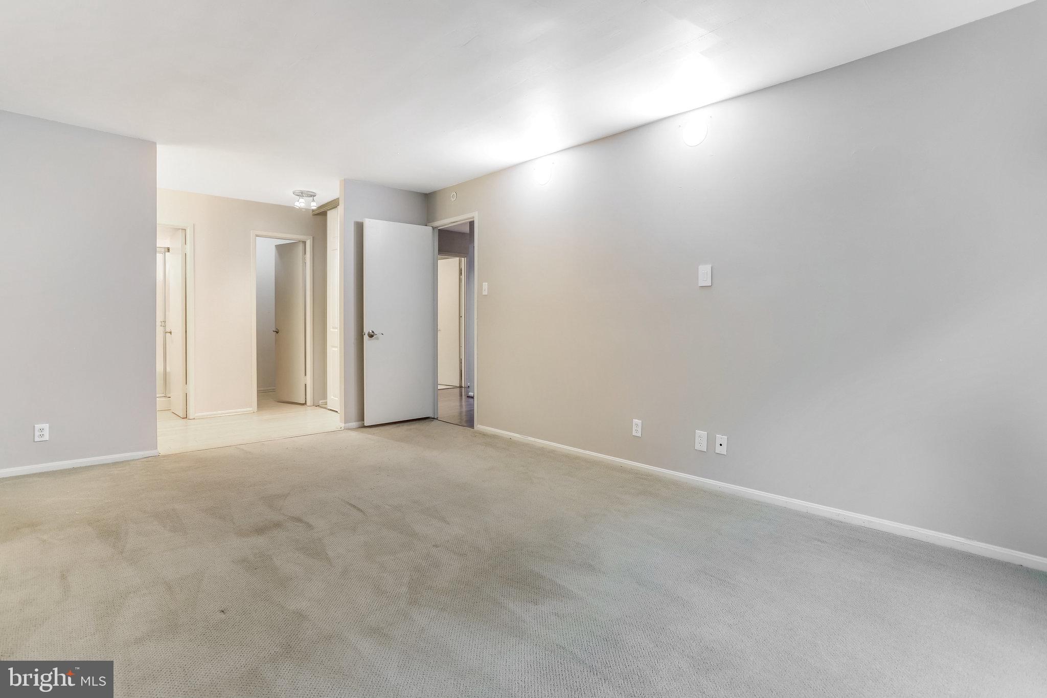 203 Yoakum Pkwy #209