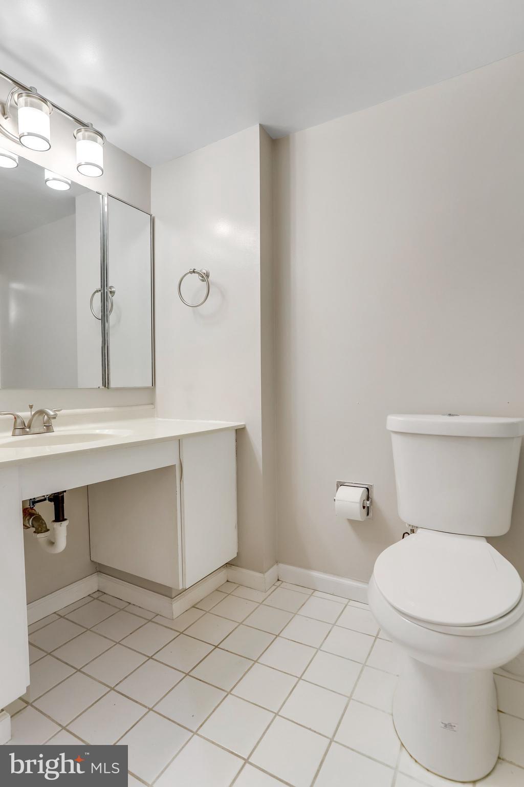 203 Yoakum Pkwy #209