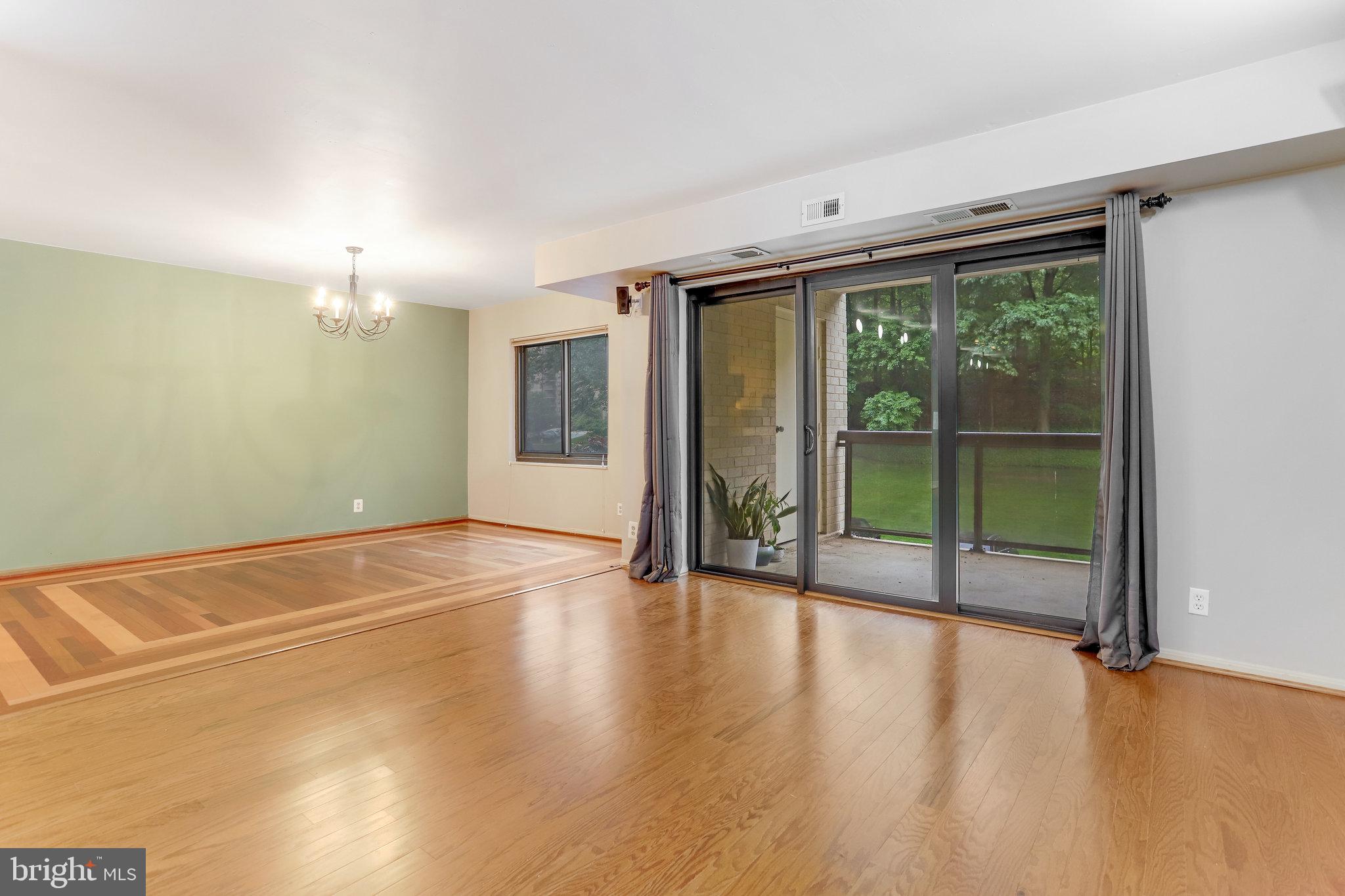 203 Yoakum Pkwy #209
