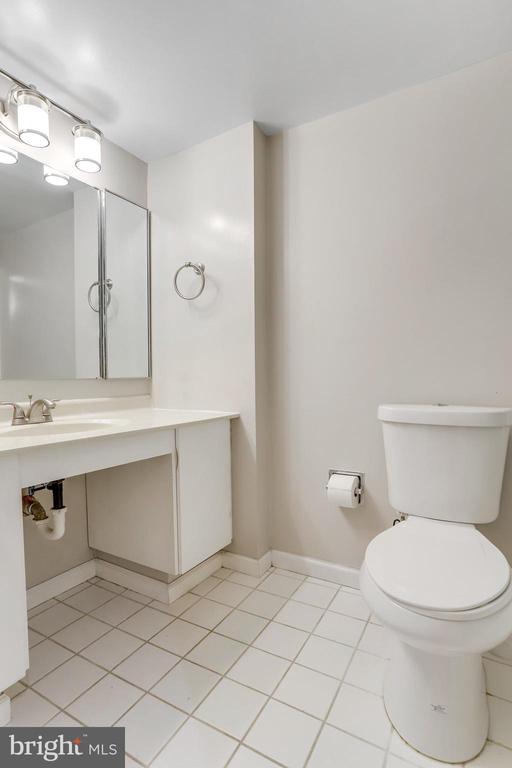 203 Yoakum Pkwy #209