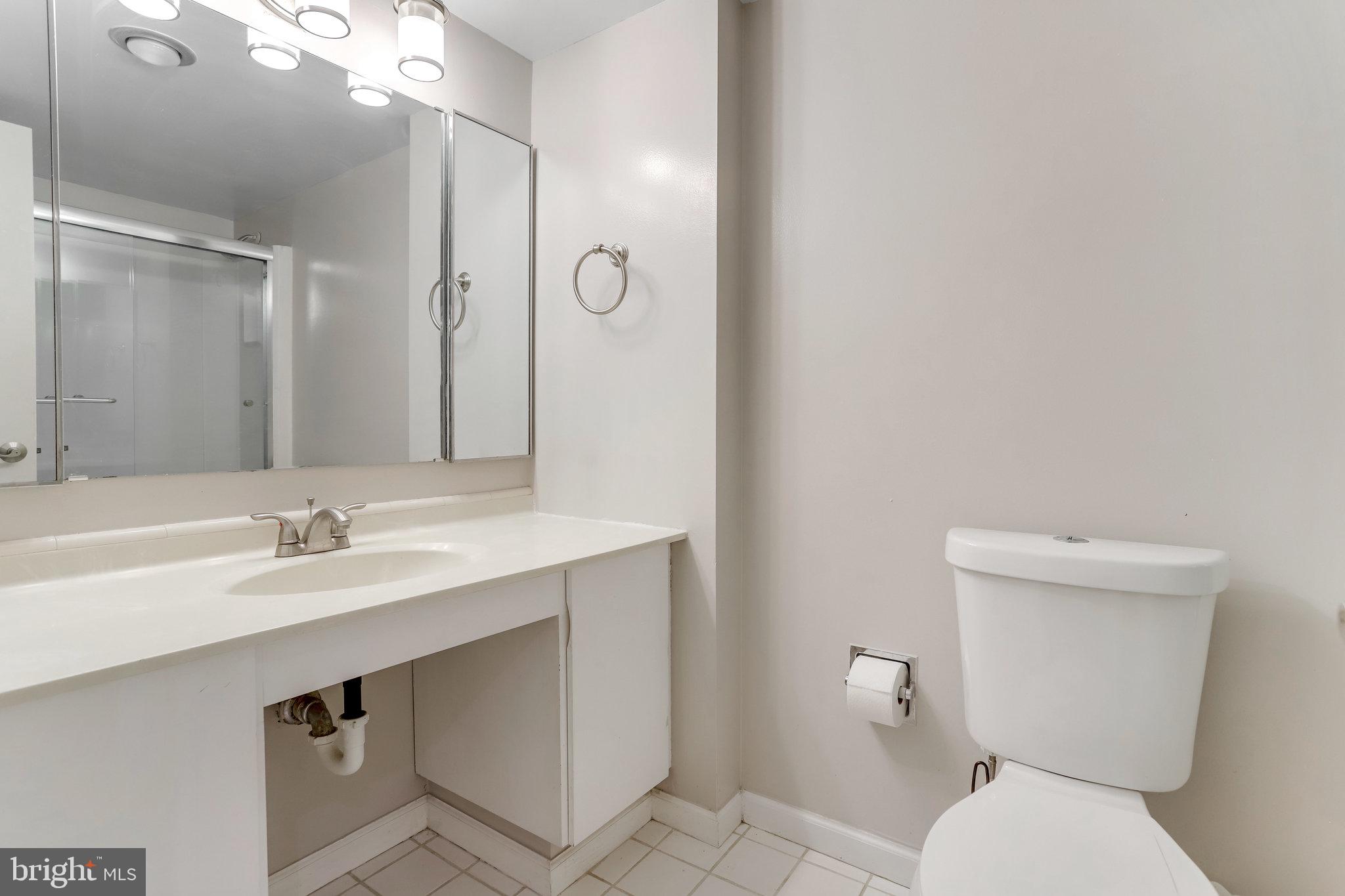 203 Yoakum Pkwy #209